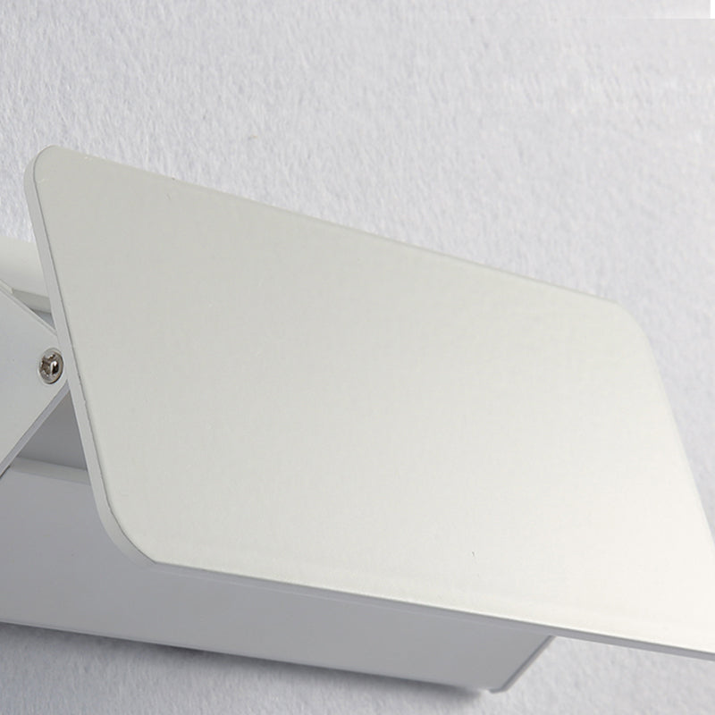 ANGULAR ROTATING WALL LAMP