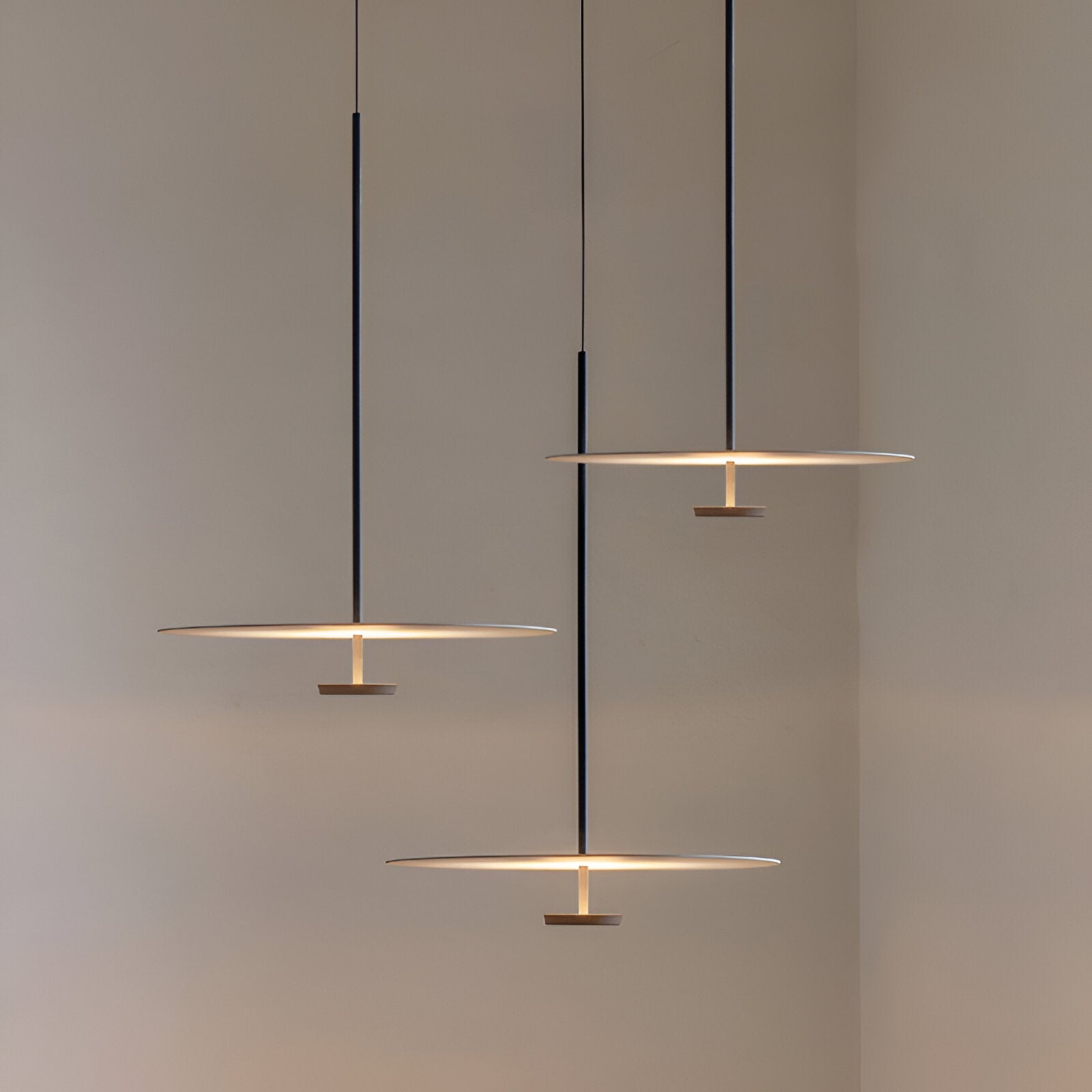 BLACK LINEAR DISC PENDANT