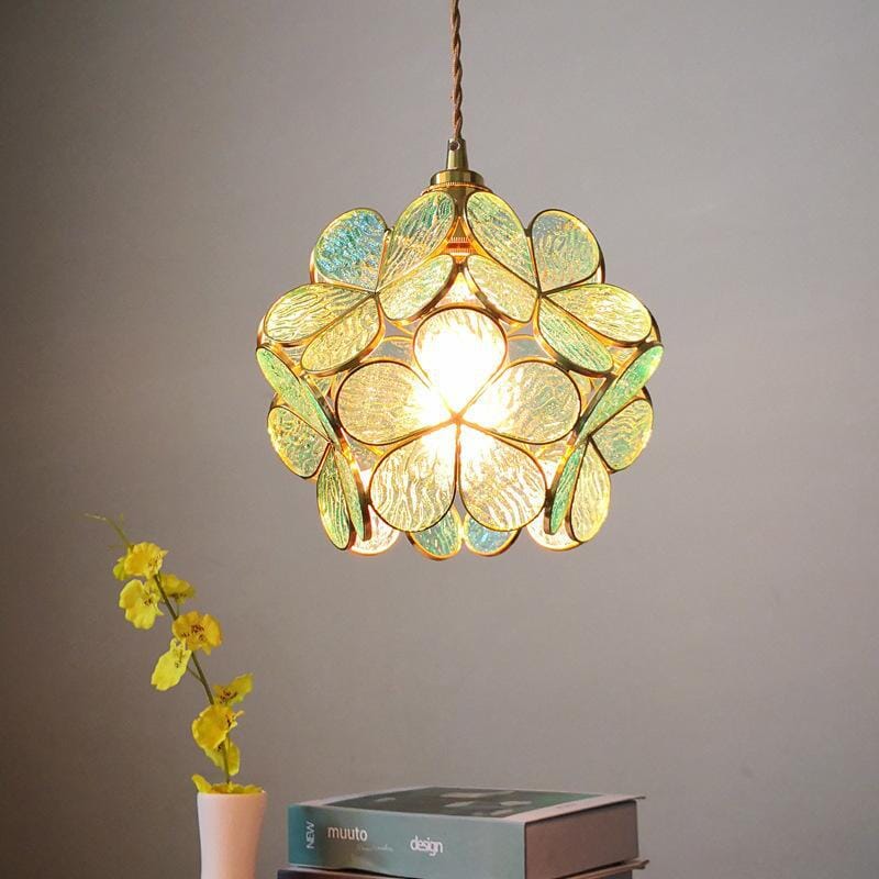GOLDEN PETAL BLOOM PENDANT
