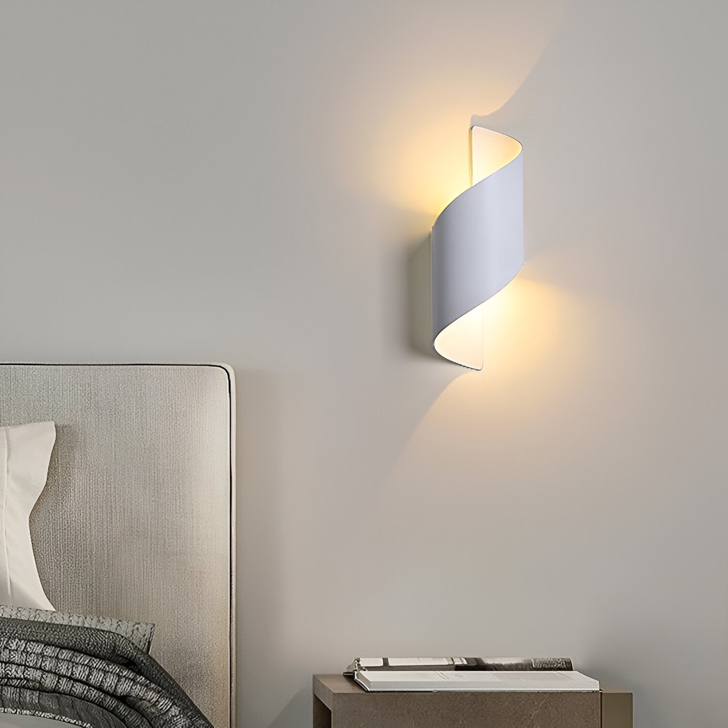 BLACK SPIRAL WALL LAMP