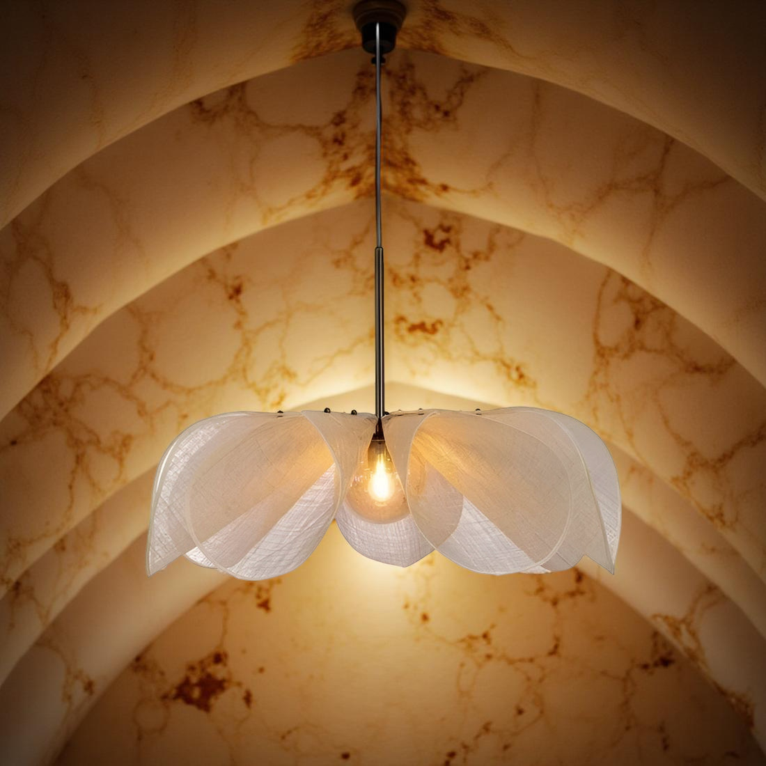 CREAM PETAL FLOWER PENDANT