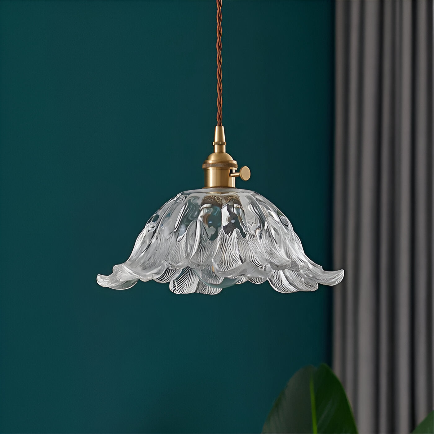 FLUTED GLASS FLOWER PENDANT