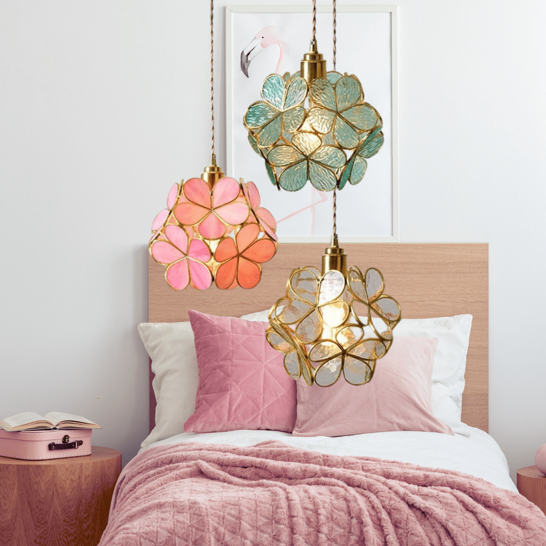 GOLDEN PETAL BLOOM PENDANT