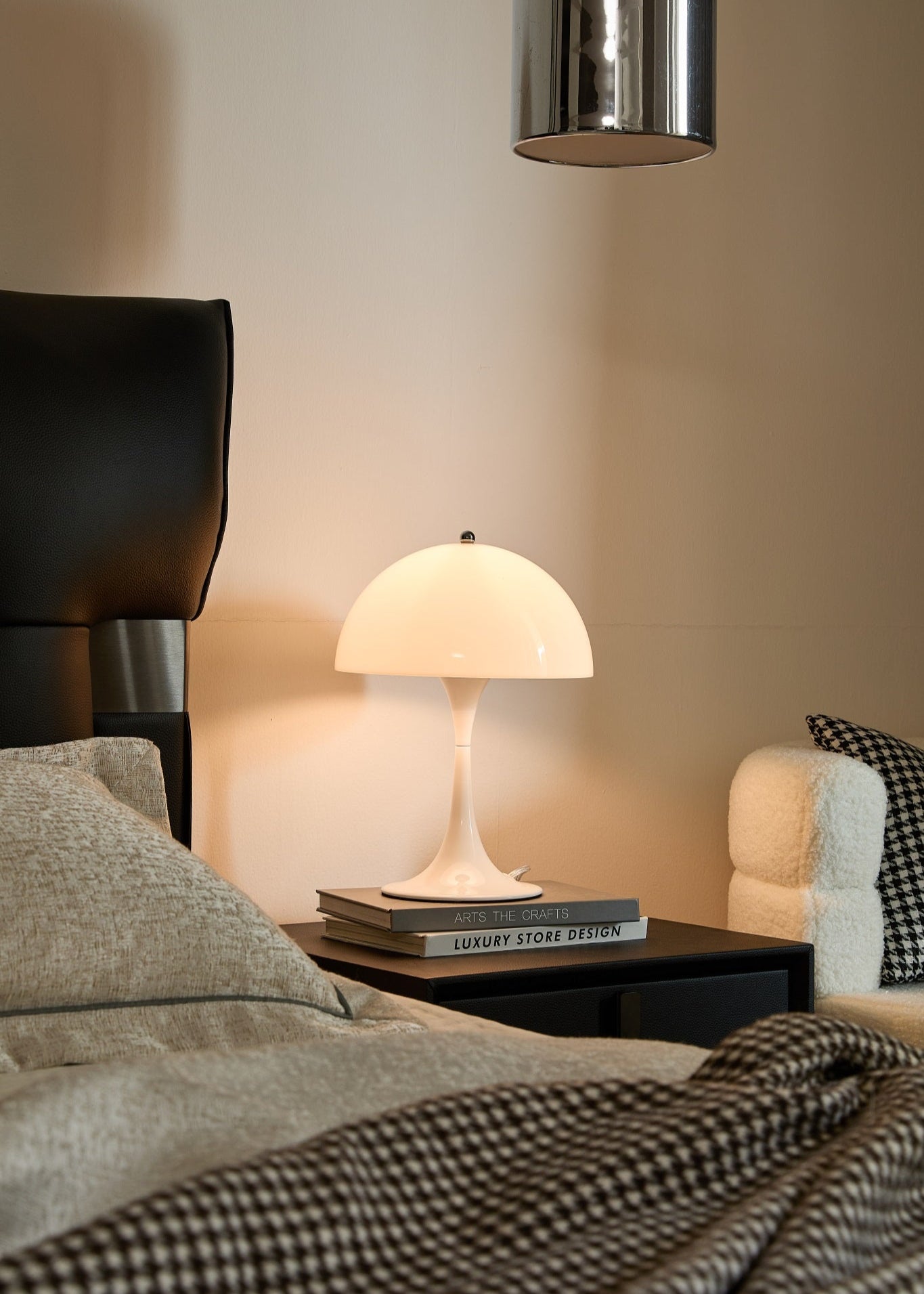 OPALINE TRUMPET TABLE LAMP