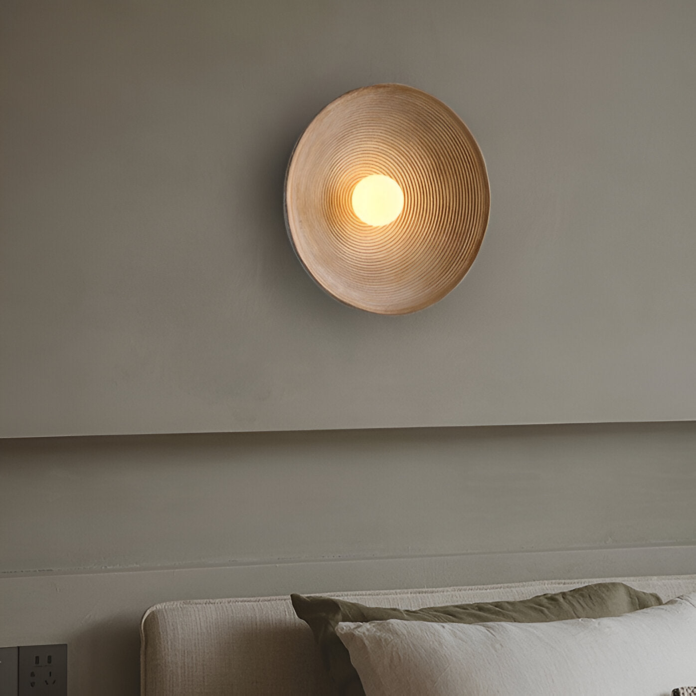 RIDGED BRONZE DISC LAMP