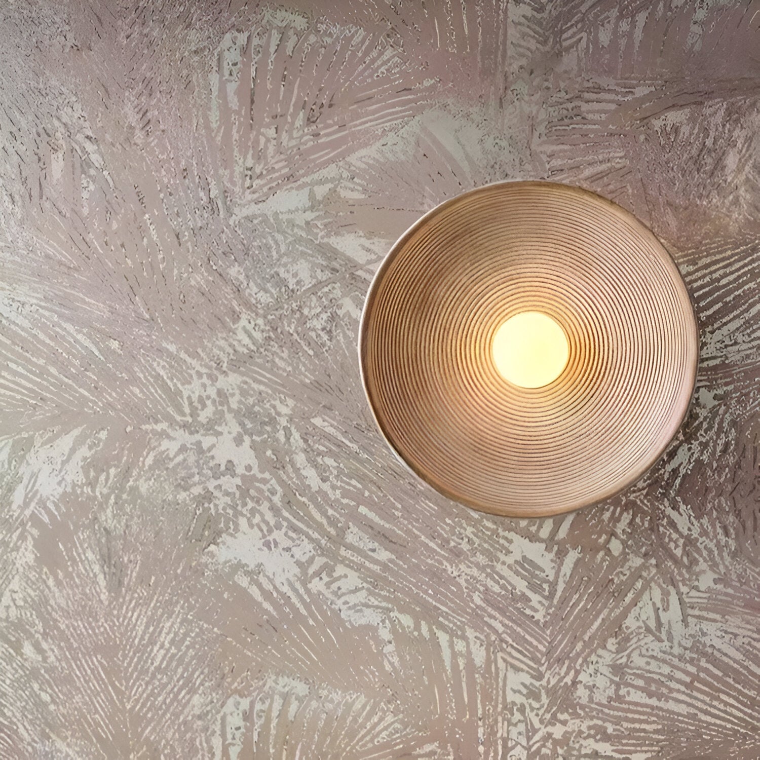 RIDGED BRONZE DISC LAMP